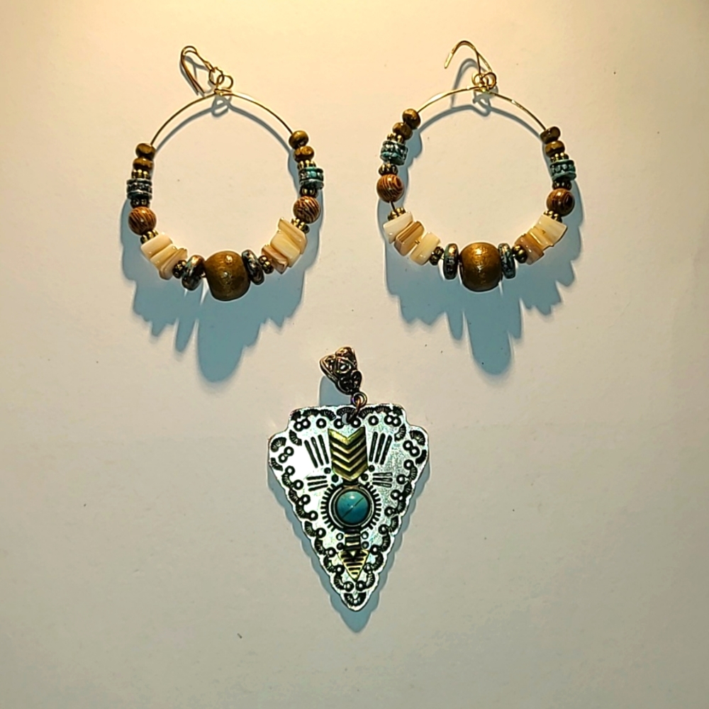 3pc Funky boho silver and turquoise arrowhead pendant with beaded hoop earrings
